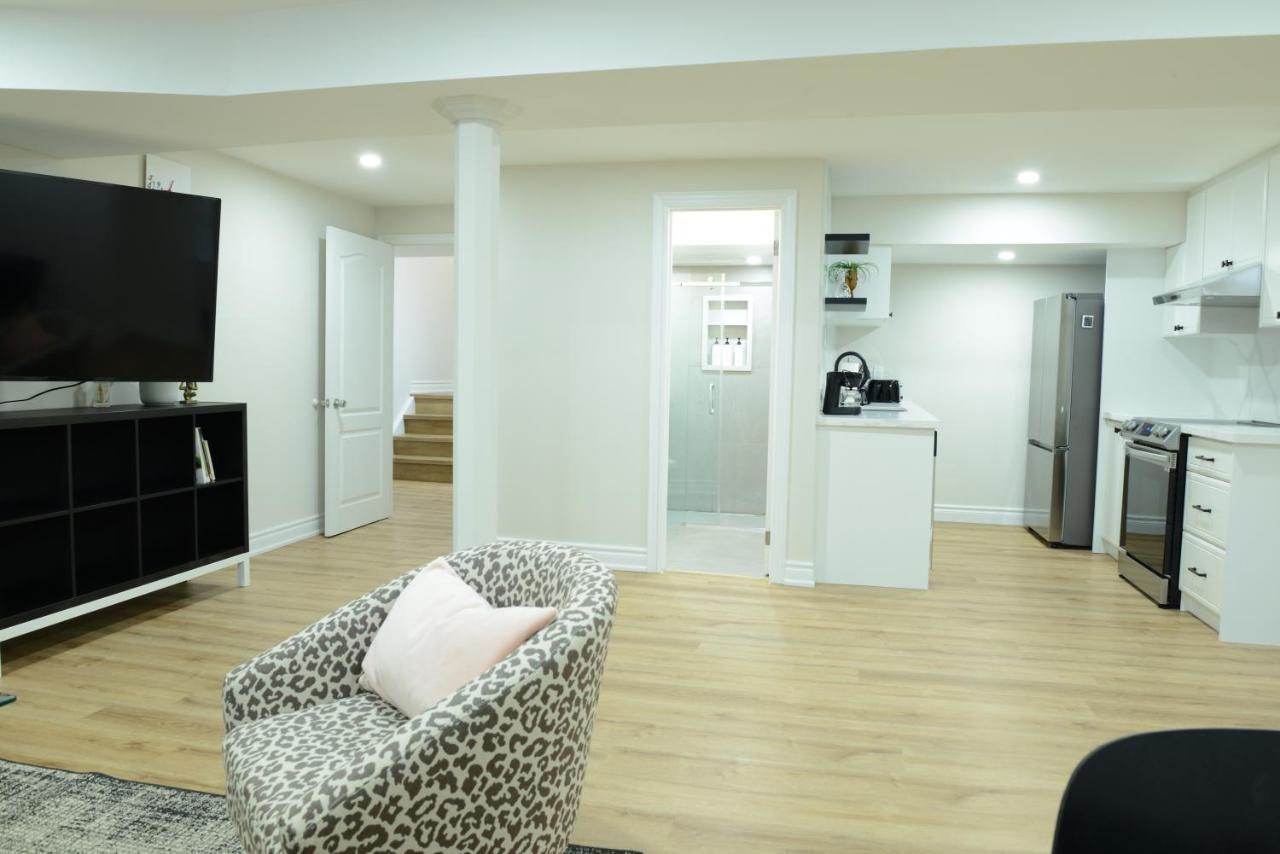 Spacious 2-Bed-Room Near Yonge & Major Mackenzie Richmond Hill Esterno foto