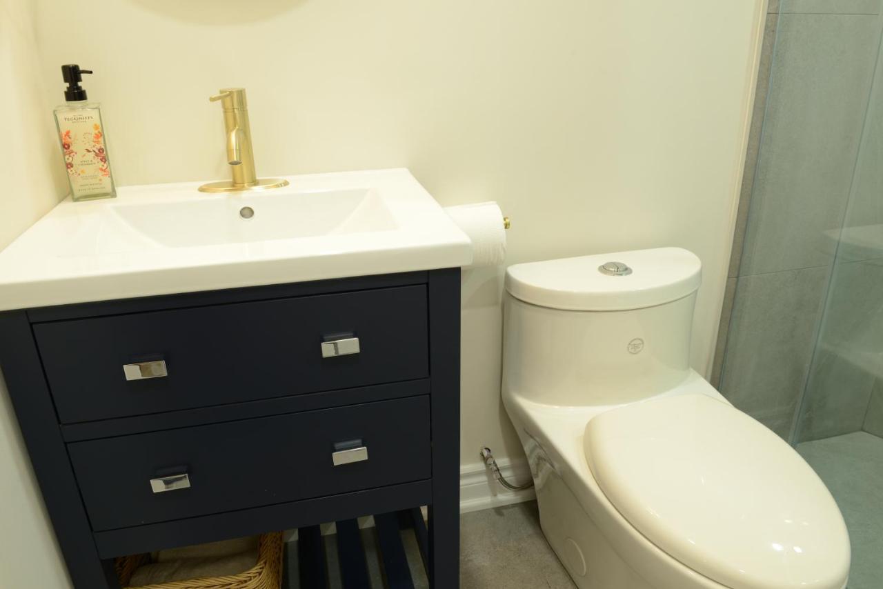 Spacious 2-Bed-Room Near Yonge & Major Mackenzie Richmond Hill Esterno foto