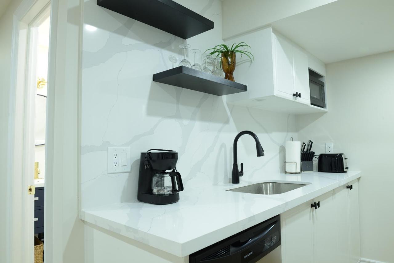 Spacious 2-Bed-Room Near Yonge & Major Mackenzie Richmond Hill Esterno foto