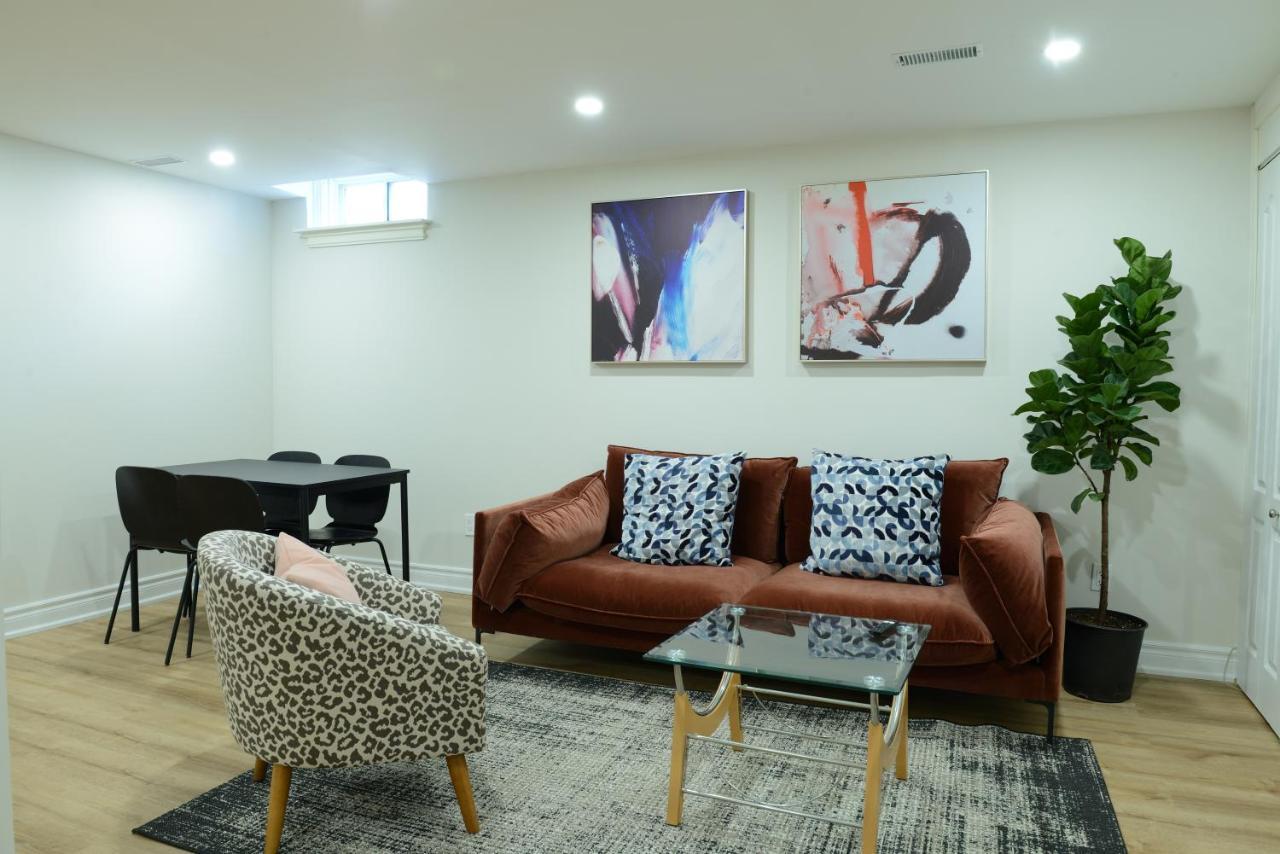 Spacious 2-Bed-Room Near Yonge & Major Mackenzie Richmond Hill Esterno foto