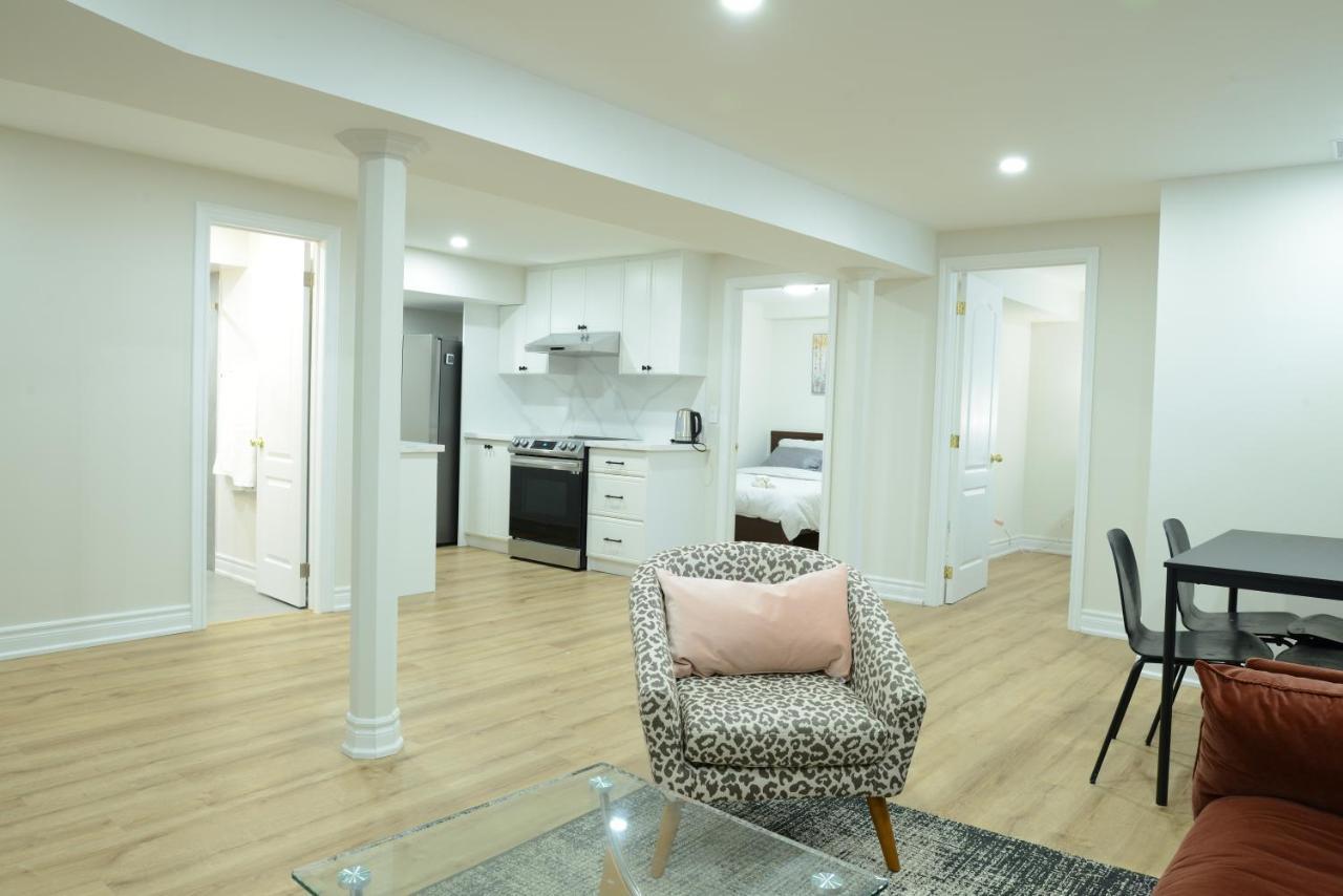Spacious 2-Bed-Room Near Yonge & Major Mackenzie Richmond Hill Esterno foto