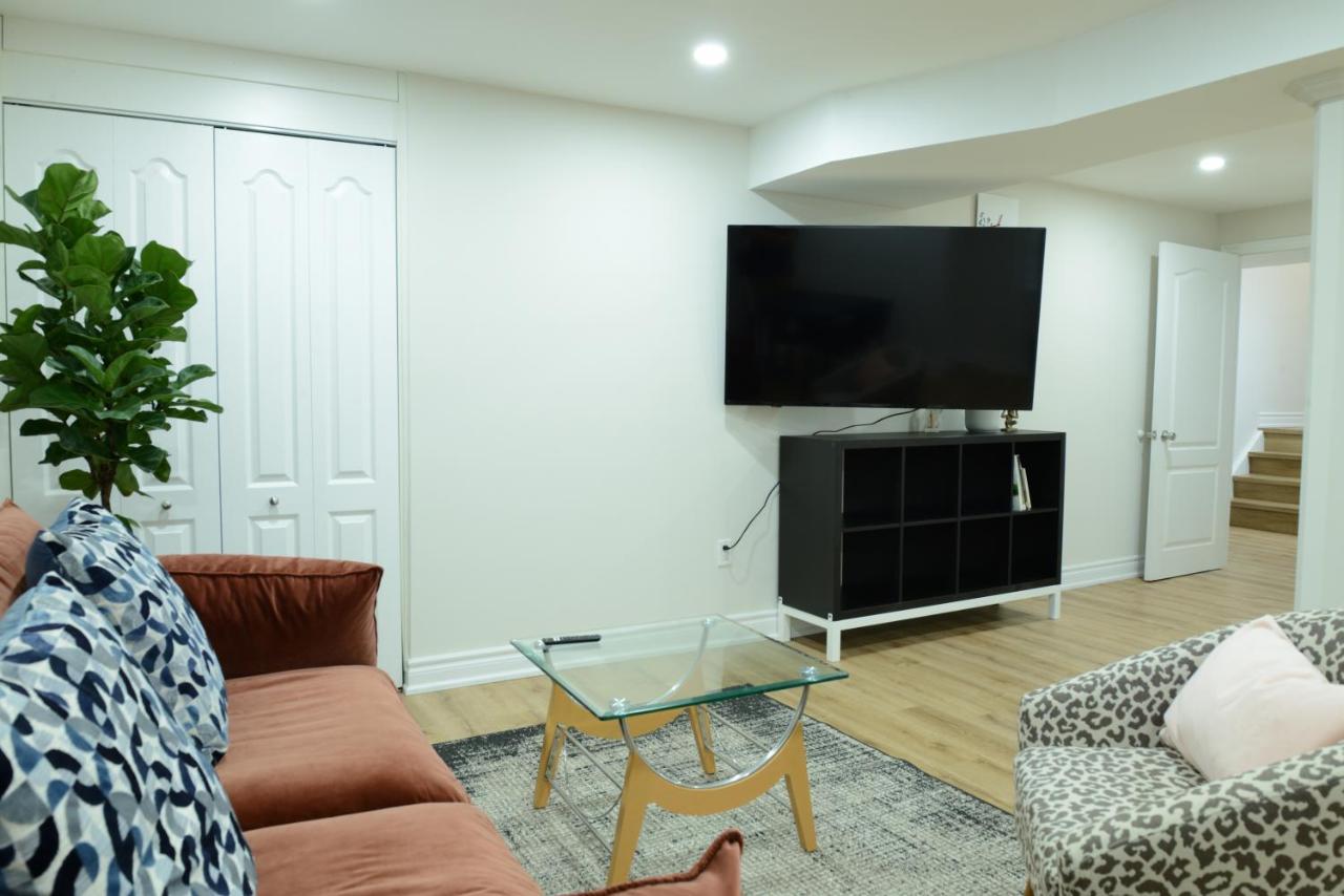 Spacious 2-Bed-Room Near Yonge & Major Mackenzie Richmond Hill Esterno foto