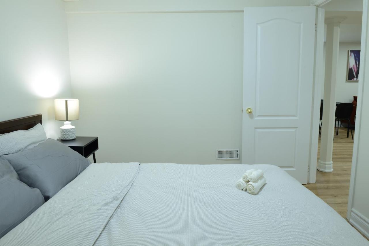 Spacious 2-Bed-Room Near Yonge & Major Mackenzie Richmond Hill Esterno foto
