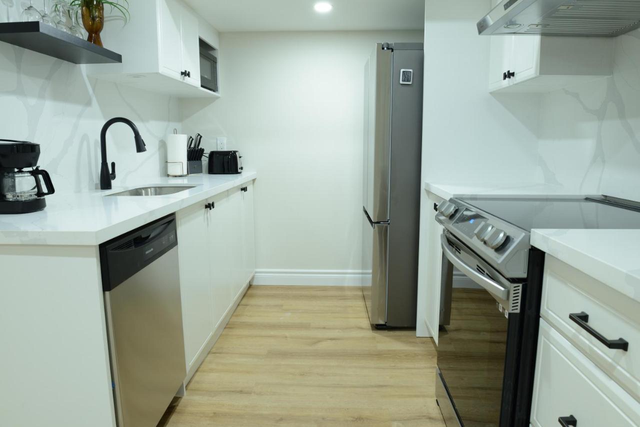 Spacious 2-Bed-Room Near Yonge & Major Mackenzie Richmond Hill Esterno foto