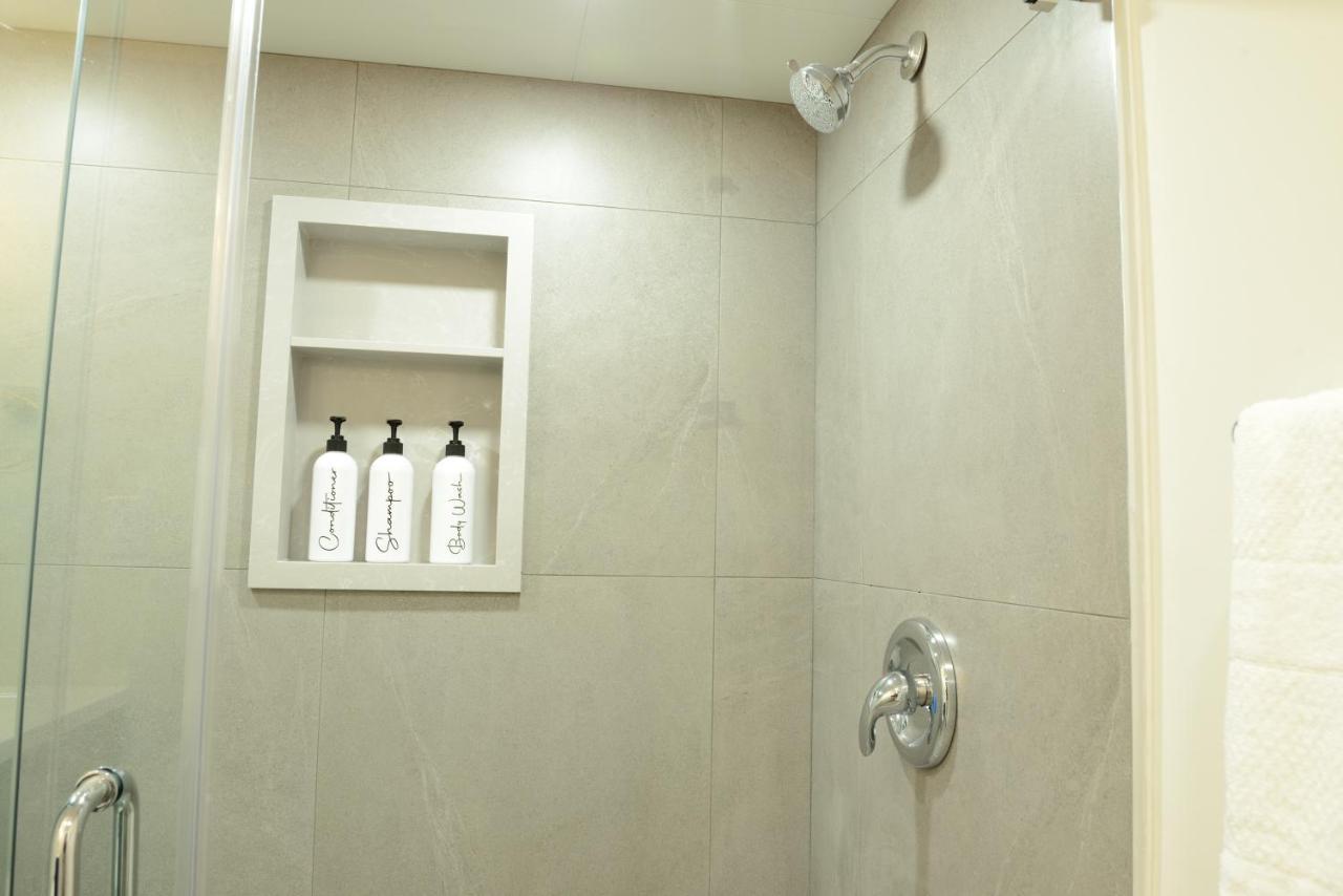 Spacious 2-Bed-Room Near Yonge & Major Mackenzie Richmond Hill Esterno foto