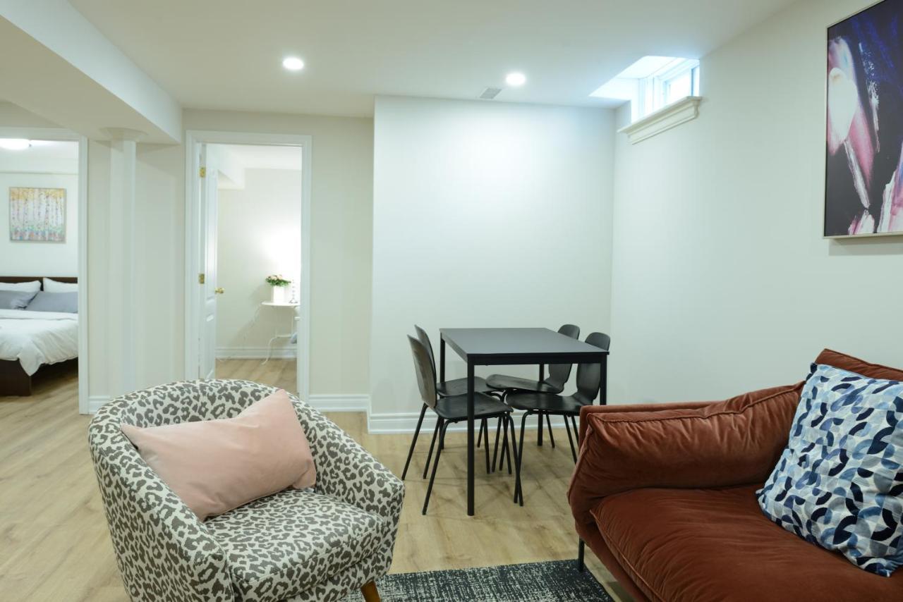 Spacious 2-Bed-Room Near Yonge & Major Mackenzie Richmond Hill Esterno foto