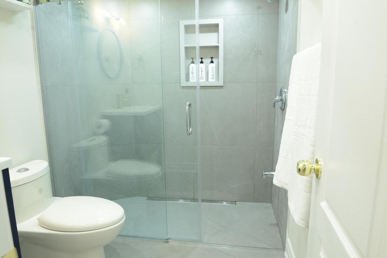 Spacious 2-Bed-Room Near Yonge & Major Mackenzie Richmond Hill Esterno foto