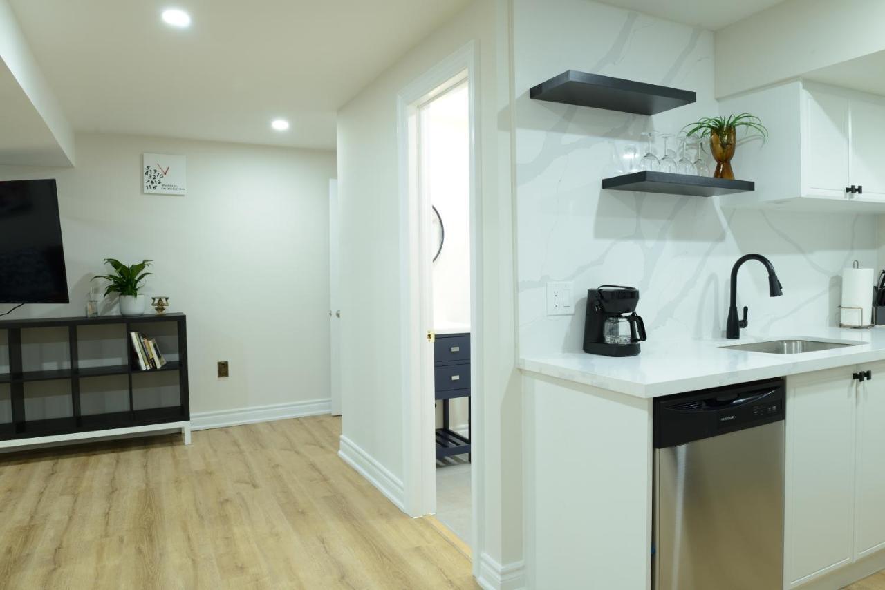 Spacious 2-Bed-Room Near Yonge & Major Mackenzie Richmond Hill Esterno foto
