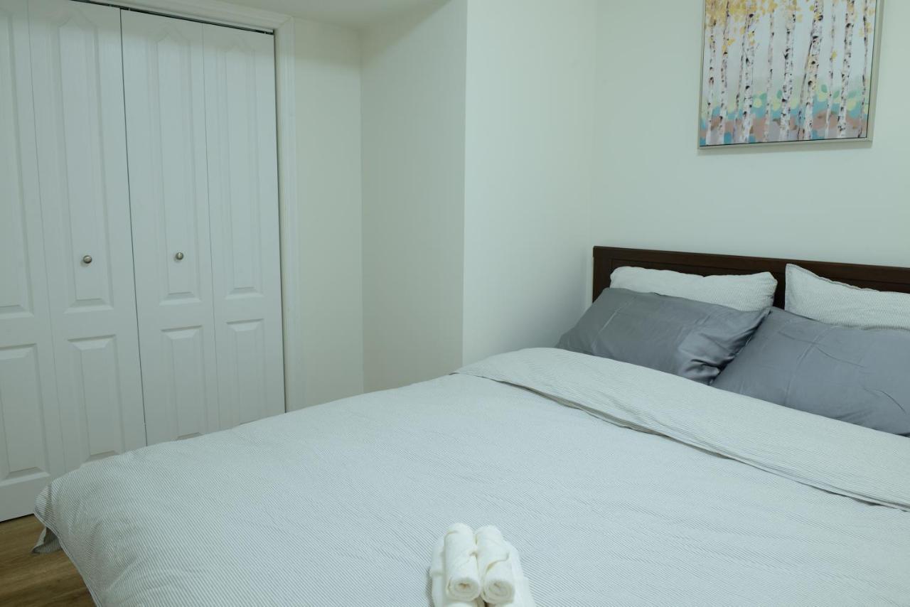 Spacious 2-Bed-Room Near Yonge & Major Mackenzie Richmond Hill Esterno foto
